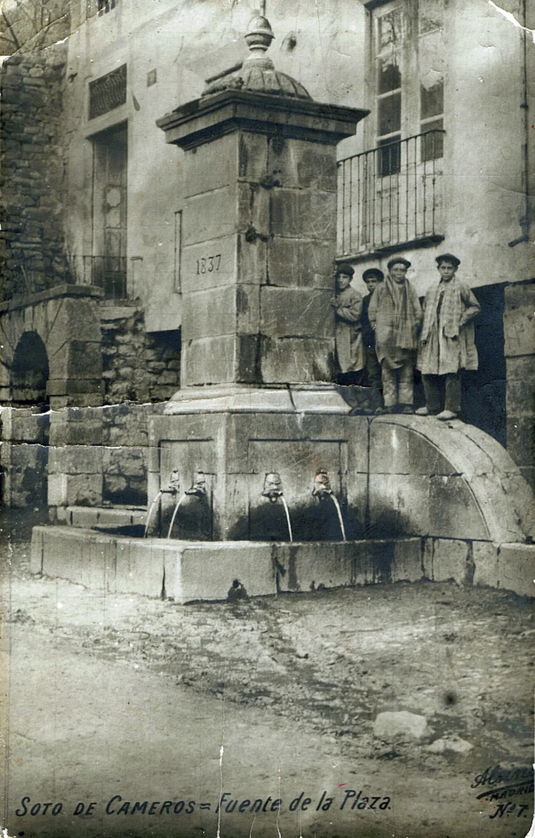 Fuente de la Plaza a principios del s. XX en Soto en Cameros