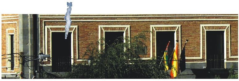 Fachada del edificio del ayuntamiento con los balcones de la antigua escuela de niños