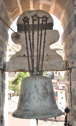 Campana llamada Grande de la torre de la iglesia de Soto en Cameros